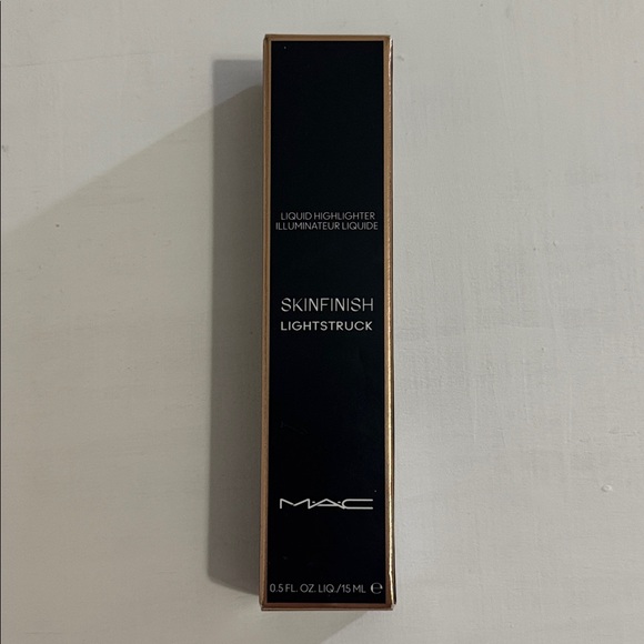 MAC Cosmetics Skinfinish Lightstruck Highlighter - Picture 2 of 3